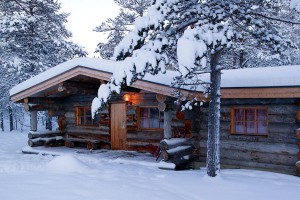finland-kakslauttanen-log-cabin3